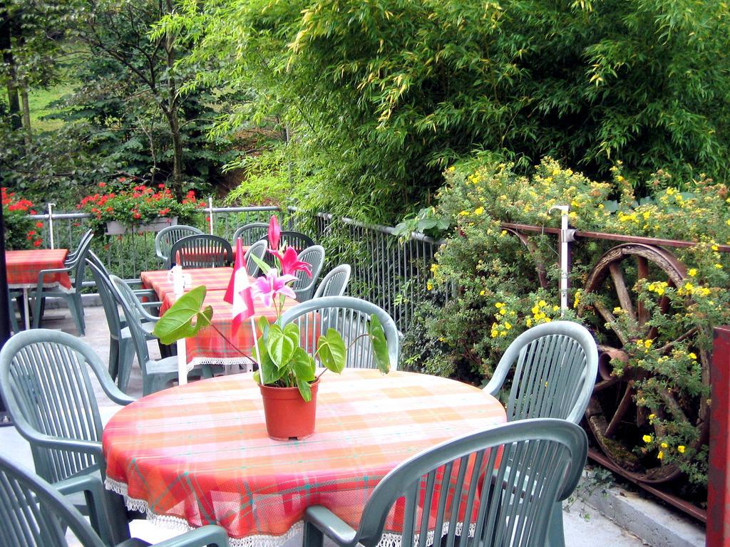 Hotel De L'Ours Vuiteboeuf Exterior photo